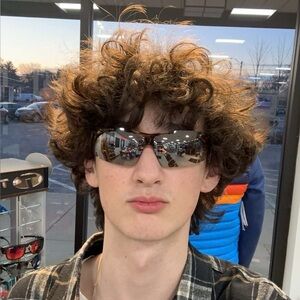 Meet your Posher, Antonio